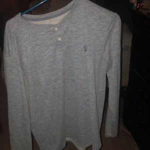Great condition volcom long sleeve.